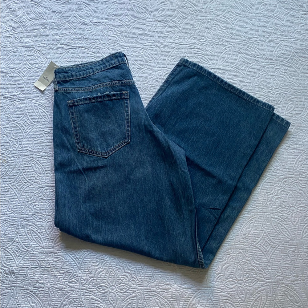 NWT Hollister Low-Rise Super Baggy Light Blue Jeans W28
